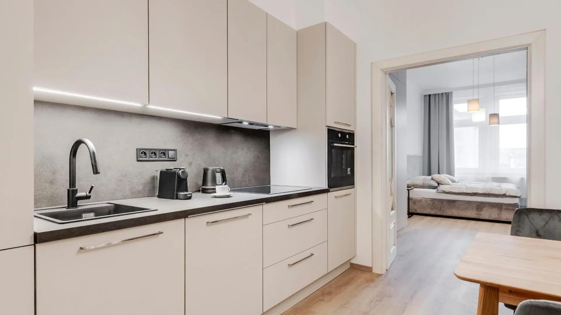 One Bedroom Apartment At Sokolovska Praag Tsjechië