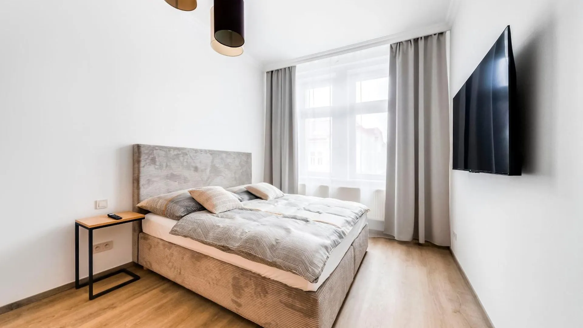 One Bedroom Apartment At Sokolovska Praag